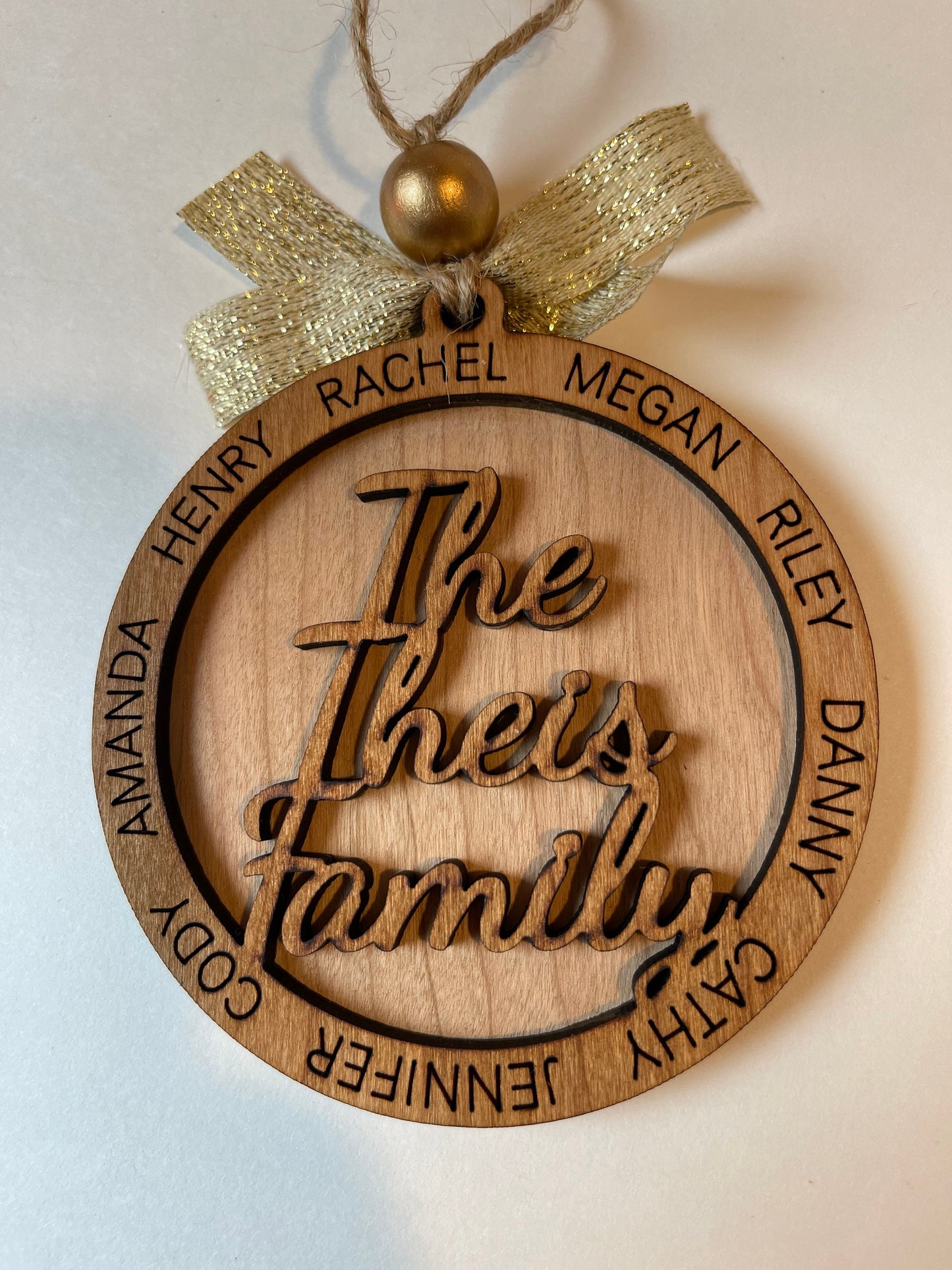 Personalized Family Name Ornament, Laser Engraved Keepsake, Ideal for Family Reunion Souvenir, Memorable Gift